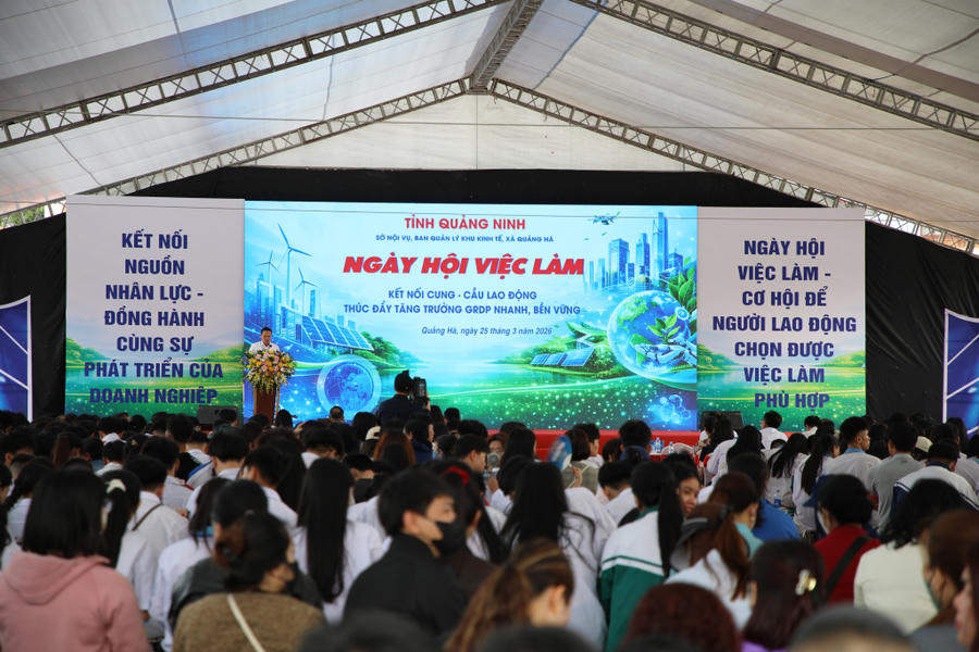 Quang cảnh ngày hội việc làm tại xã Quảng Hà.