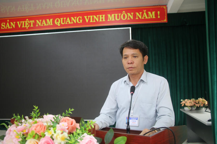 Ông Lù Văn Quí, Chủ tịch UBND xã Mường Bú phát biểu tại buổi chi trả tiền hỗ trợ.