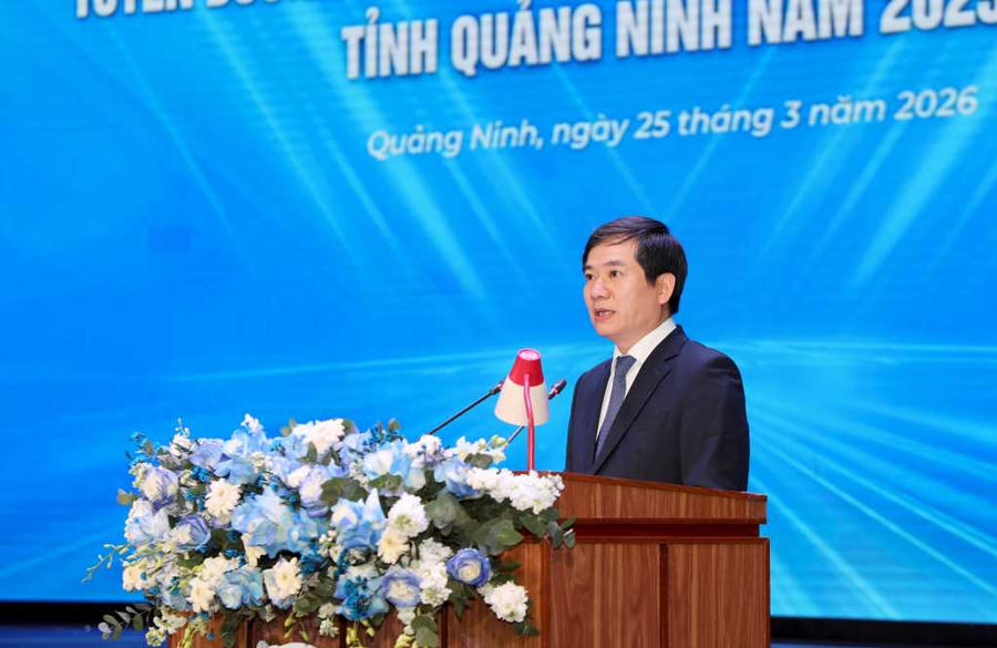 Ông Vũ Quyết Tiến, Phó Bí thư Tỉnh ủy, Chủ tịch Ủy ban MTTQ Việt Nam tỉnh Quảng Ninh phát biểu tại lễ tuyên dương.