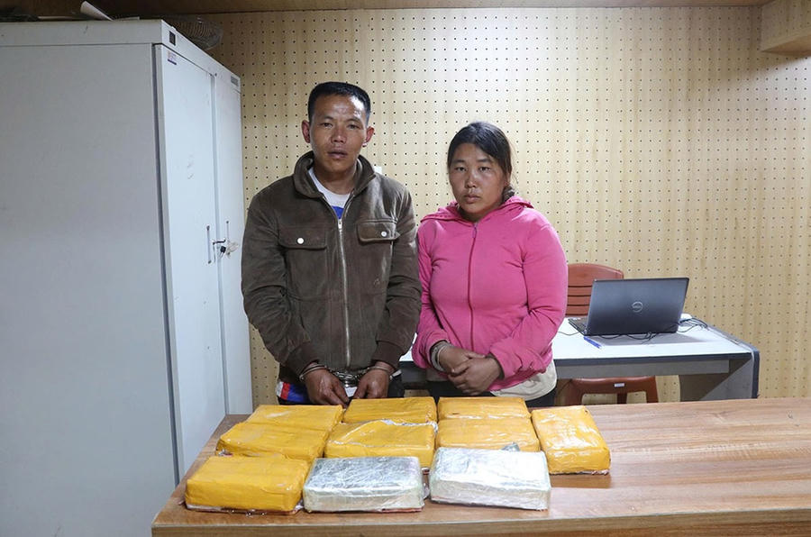 Mùa A Cú và Thào Thị Ly tại công an (Ảnh: Công an Sơn La).