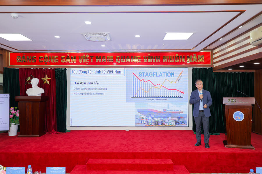 PGS.TS Vũ Sỹ Cường – chuyên gia tài chính công và kinh tế vĩ mô – phân tích những tác động của xung đột khu vực Vùng Vịnh tới kinh tế toàn cầu, đồng thời chỉ ra xu hướng học tập và cơ hội việc làm cho sinh viên trong bối cảnh mới.