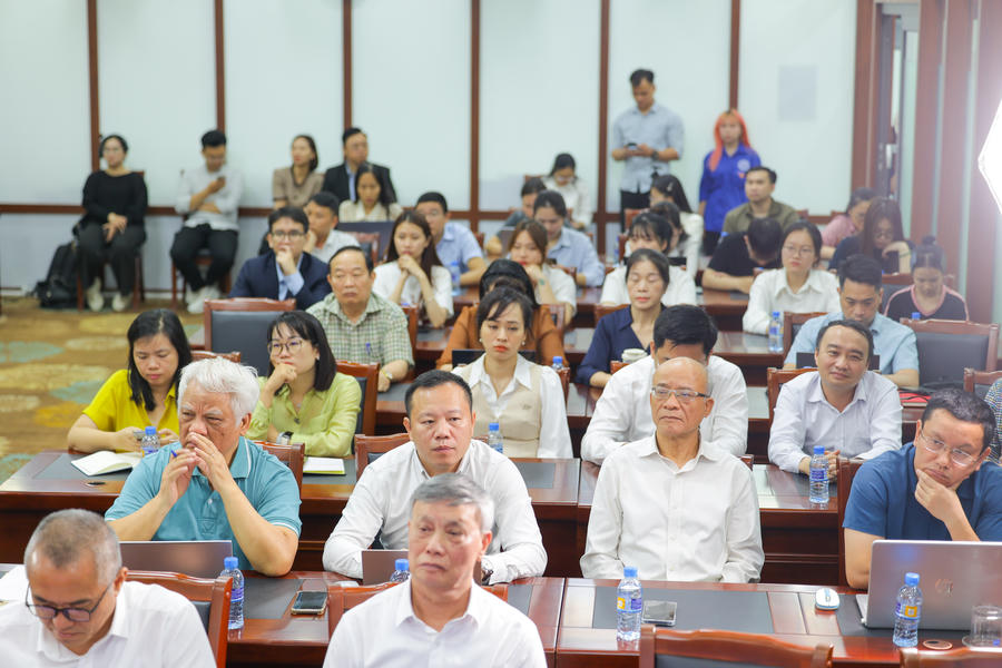 Các đại biểu tham dự hội thảo.