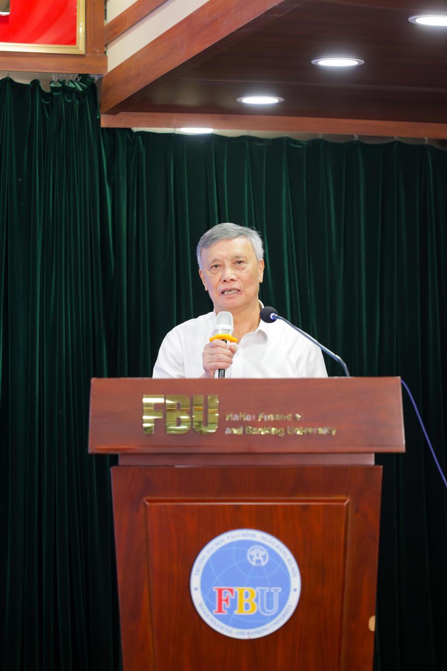 PGS.TS Phạm Ngọc Ánh – Hiệu trưởng Trường Đại học Tài chính – Ngân hàng Hà Nội phát biểu bế mạc.