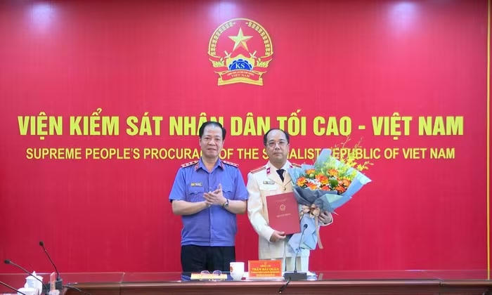 Phó Viện trưởng Viện KSND Tối cao trao quyết định bổ nhiệm Nhà báo Nguyễn Mạnh Hưng giữ chức Phó Tổng biên tập Báo bảo vệ pháp luật Phó Viện trưởng Viện KSND Tối cao trao quyết định bổ nhiệm Nhà báo Nguyễn Mạnh Hưng giữ chức Phó Tổng biên tập Báo bảo vệ pháp luật