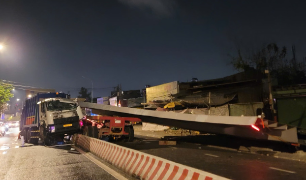 Hiện trường vụ tai nạn gây kẹt xe nghiêm trọng.