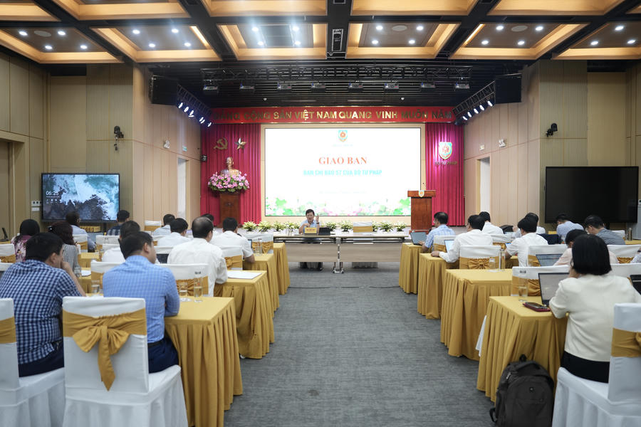 Quang cảnh cuộc họp.