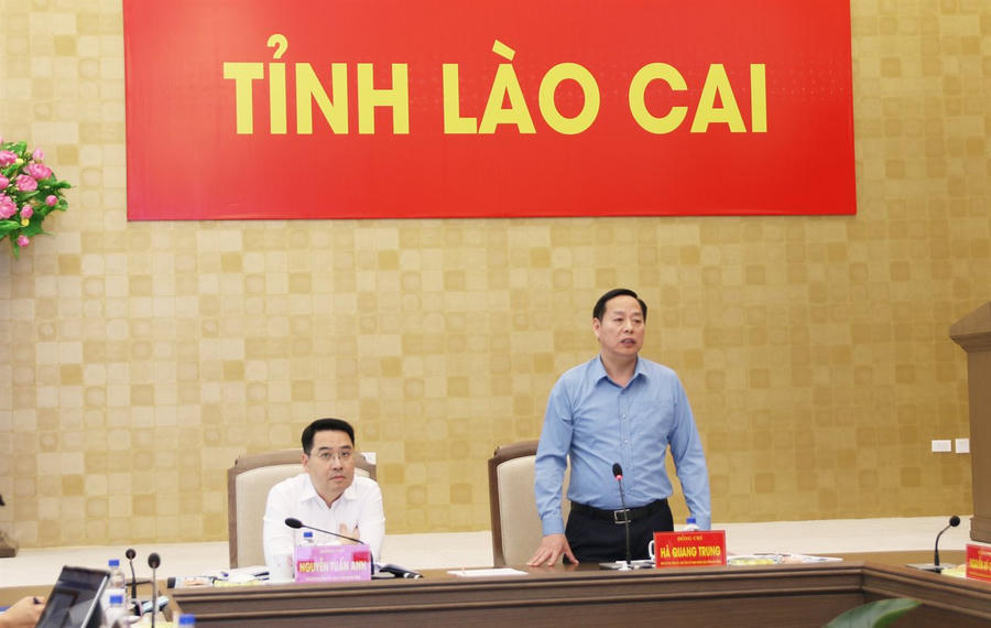 Ông Hà Quang Quang Trung - Phó Bí thư Tỉnh ủy, Chủ tịch UBND tỉnh Lai Châu phát biểu kết luận tại buổi làm việc.