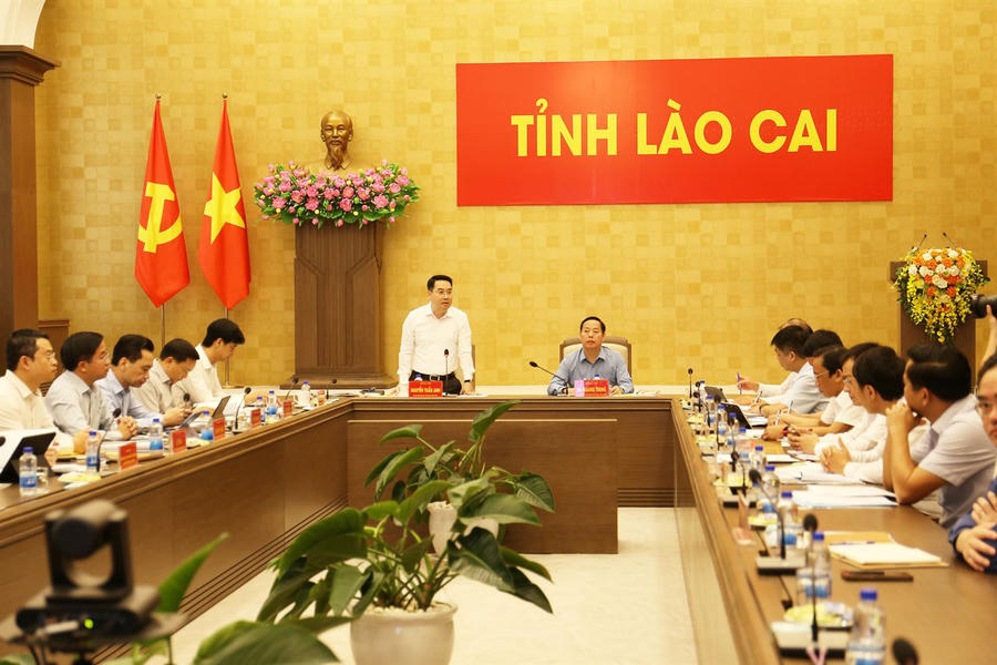 Toàn cảnh buổi làm việc.