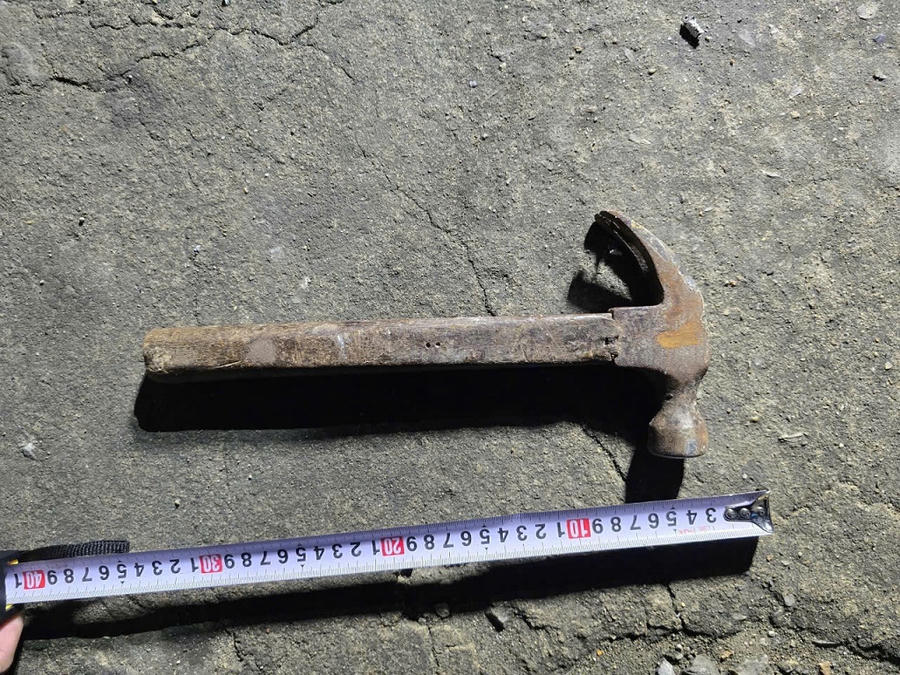 Chiếc búa đối tượng Thời dùng để tấn công CSGT - Ảnh Công an Nghệ An.