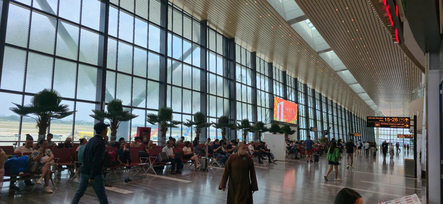 Hành khách vật vã tại nhà ga T3.