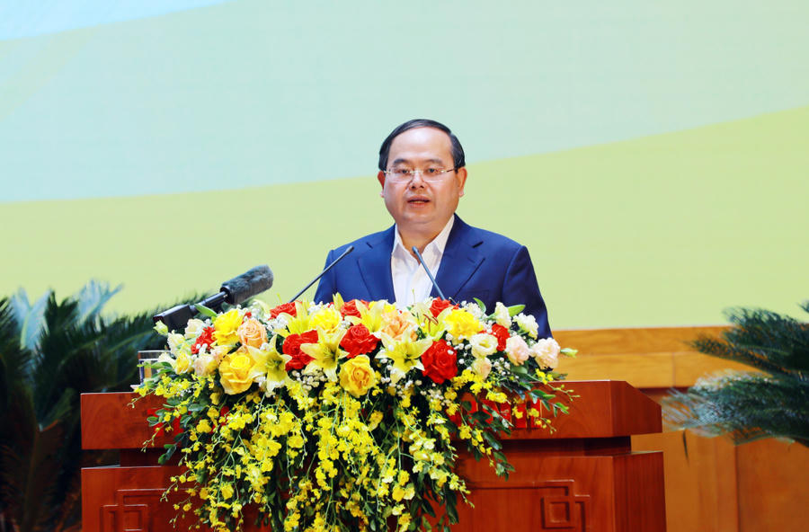 Ông Quản Minh Cường, Ủy viên Trung ương Đảng, Bí thư Tỉnh ủy, Trưởng đoàn ĐBQH tỉnh, Trưởng Ban Chỉ đạo, Chủ tịch UBBC tỉnh phát biểu chỉ đạo tại hội nghị.