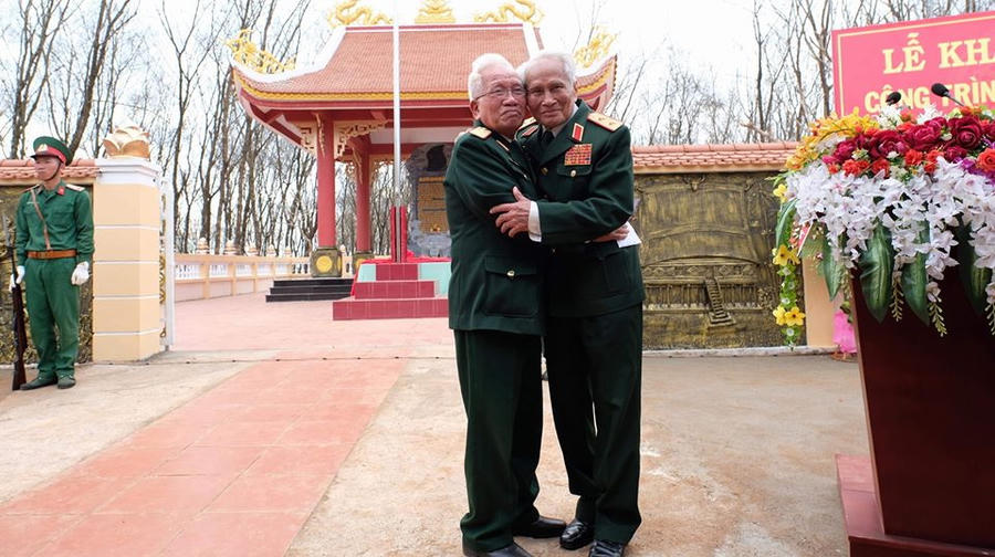 Cố Trung tướng, Anh hùng Lực lượng vũ trang nhân dân Khuất Duy Tiến và&nbsp;Trung tướng, Anh hùng Lực lượng vũ trang nhân dân Nguyễn Quốc Thước nơi chiến trường xưa...