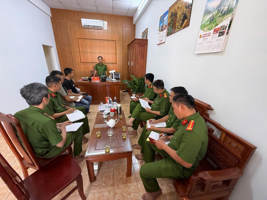 Lực lượng chức năng lên phương án triệt phá tụ điểm đánh bạc.