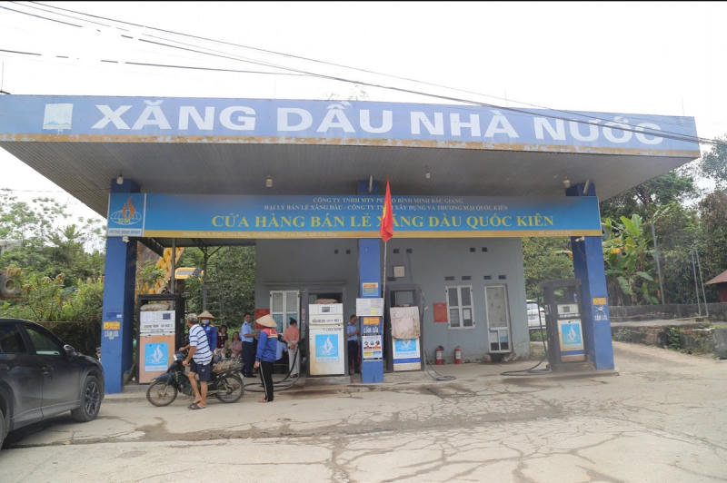 Lực lượng chức năng có mặt tại địa điểm kiểm tra, làm rõ hành vi vi phạm.