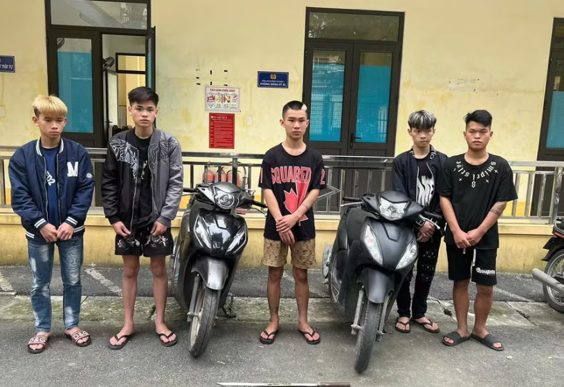 Nhóm thanh niên gây rối trật tự công cộng. (Ảnh: CA phường Hà Giang 1)