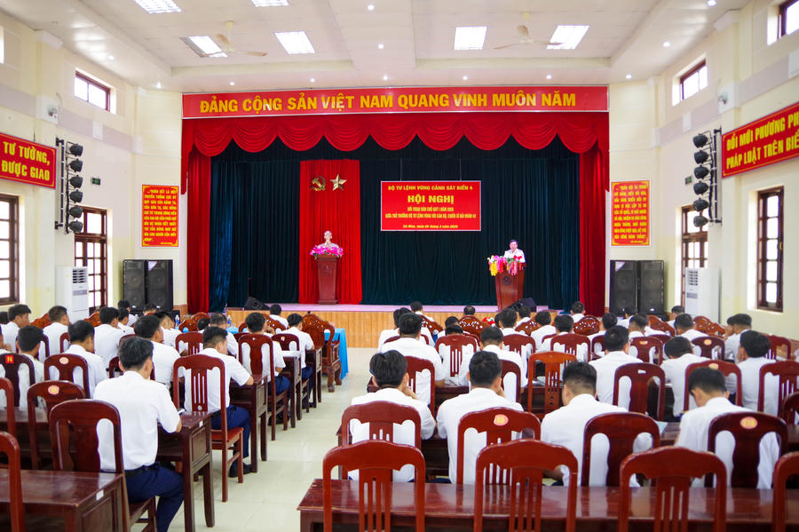 Toàn cảnh hội nghị đối thoại dân chủ và kết luận kiểm tra.