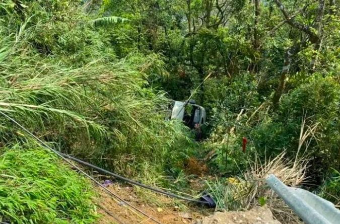 Hiện trường vụ tai nạn xe khách lao xuống vực ở xã Tam Đảo, tỉnh Phú Thọ.