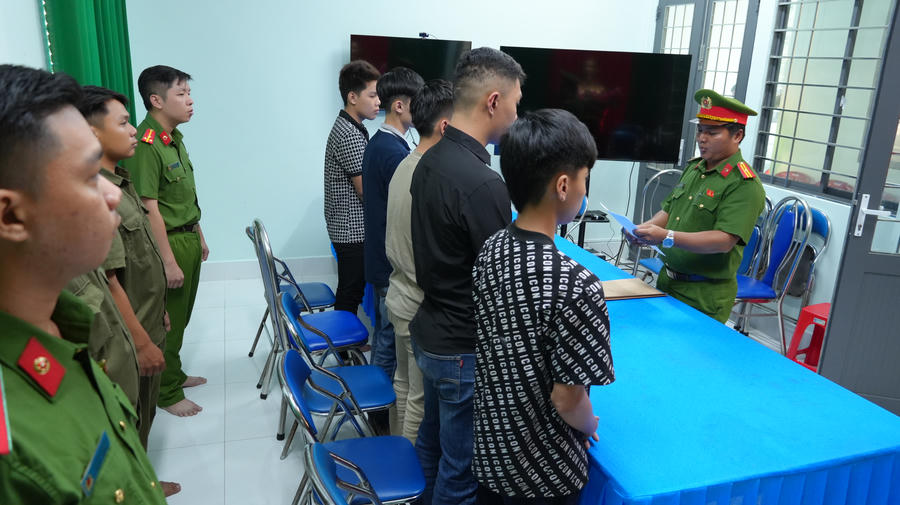 5 đối tượng còn lại do chưa đủ 18 tuổi nên bị áp dụng biện pháp cấm đi khỏi nơi cư trú. Ảnh: Công an tỉnh Đồng Tháp