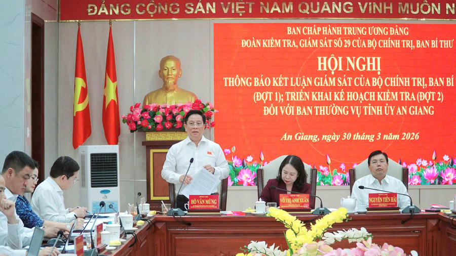Ông Hồ Văn Mừng - Phó Bí thư Tỉnh ủy, Chủ tịch UBND tỉnh An Giang phát biểu.