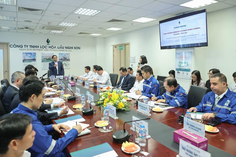 Thủ tướng yêu cầu Nhà máy tạm thời hạn chế sản xuất các sản phẩm hóa dầu khác mà tập trung sản xuất các sản phẩm xăng dầu, nhất là xăng cho máy bay.