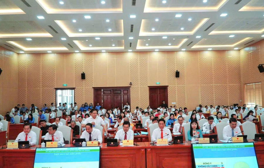 Toàn cảnh kỳ họp.