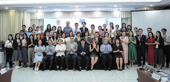 Các đại biểu tham dự chụp ảnh lưu niệm tại Hội thảo. Các đại biểu tham dự chụp ảnh lưu niệm tại Hội thảo.