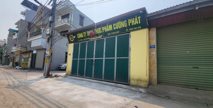 Trụ sở Công ty TNHH thực phẩm Cường Phát trong tình trạng cửa đóng then cài.