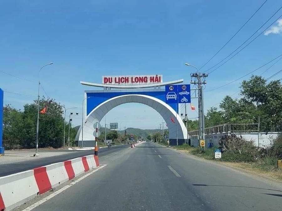Cổng chào vào du lịch Long Hải.