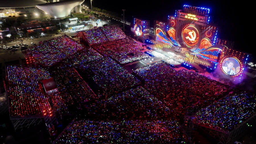 Các chương trình nghệ thuật quy mô lớn đang từng bước định hình thương hiệu công nghiệp văn hóa riêng của Quảng Ninh. Các chương trình nghệ thuật quy mô lớn đang từng bước định hình thương hiệu công nghiệp văn hóa riêng của Quảng Ninh.