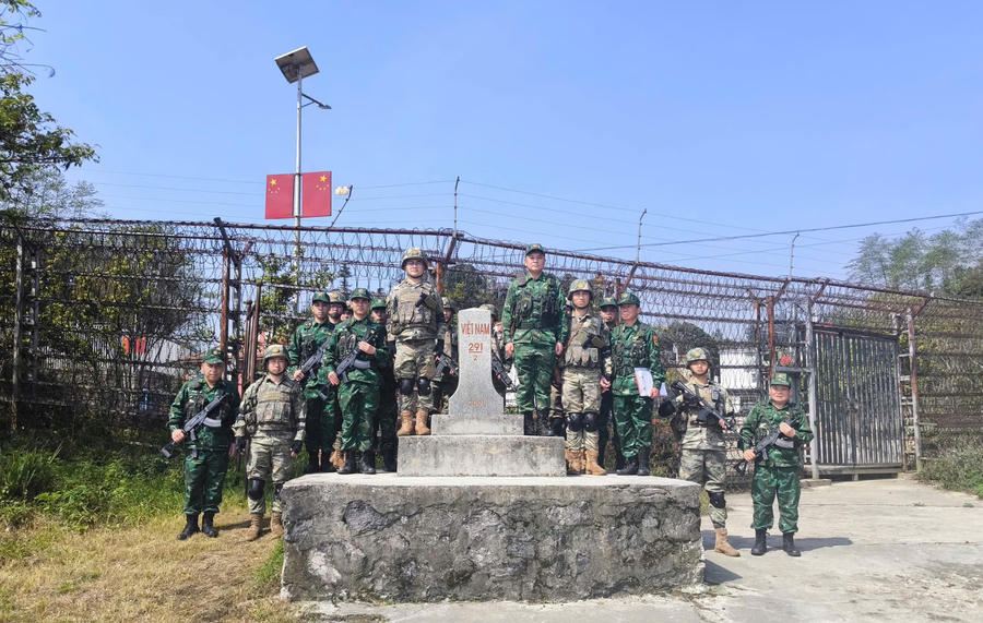 Đồn Biên phòng Tùng Vài, Bộ đội Biên phòng tỉnh Tuyên Quang Trạm Hội ngộ Hội đàm Biên phòng Malypho (Trung Quốc) thực hiện nghi thức ngoại giao. (Ảnh: Hoàng Chính).