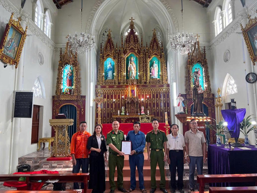 Công an xã Hải Hòa đẩy mạnh tuyên truyền phòng, chống ma túy trong trường học và phối hợp với giáo họ Cẩm Hải xây dựng mô hình địa bàn không ma túy.