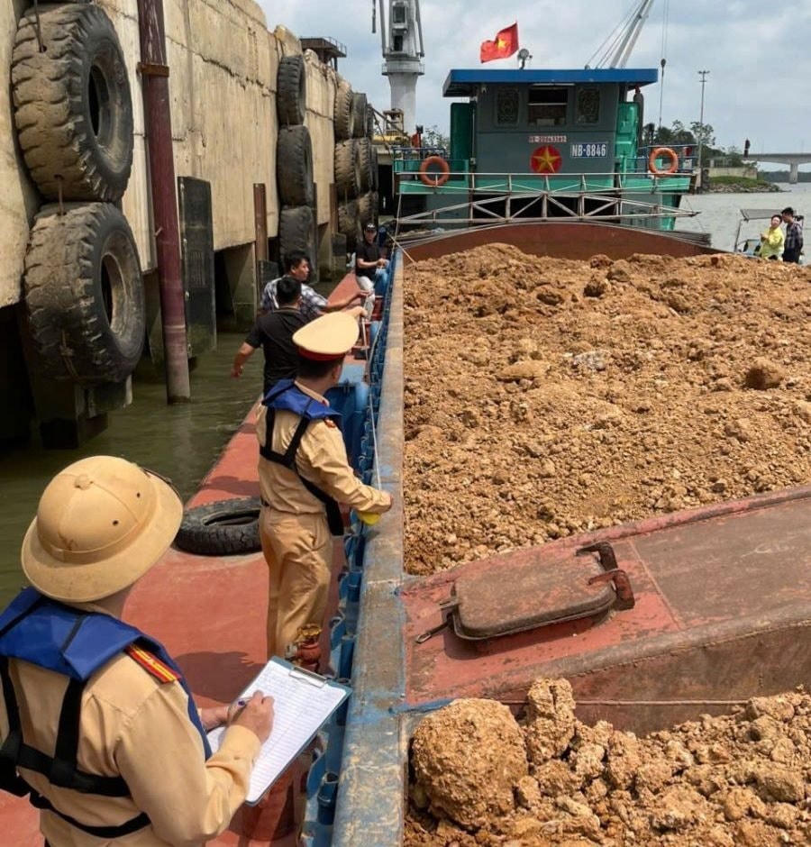 Lực lượng chức năng phát hiện, xử lý phương tiện vi phạm