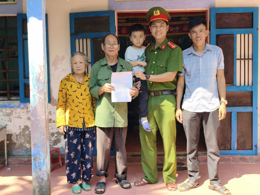 Gia đình cháu bé đã viết thư cảm ơn các lực lượng tham gia tìm kiếm. (Ảnh: Công an TP Huế)