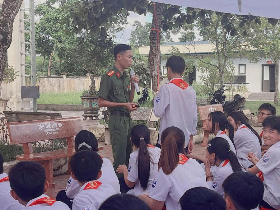Công an xã Hải Hòa đẩy mạnh tuyên truyền phòng, chống ma túy trong trường học và phối hợp với giáo họ Cẩm Hải xây dựng mô hình địa bàn không ma túy.