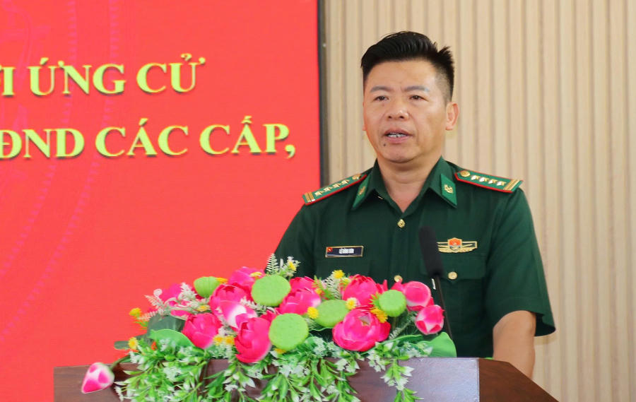 Đại tá Lê Đình Sơn phát biểu chương trình hành động tại Hội nghị tiếp xúc cử tri ở xã Sông Đốc (tỉnh Cà Mau) vừa qua. Đại tá Lê Đình Sơn phát biểu chương trình hành động tại Hội nghị tiếp xúc cử tri ở xã Sông Đốc (tỉnh Cà Mau) vừa qua.