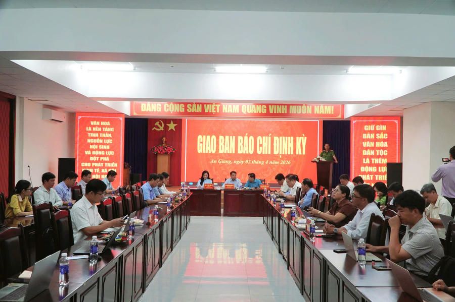 Toàn cảnh cuộc họp.