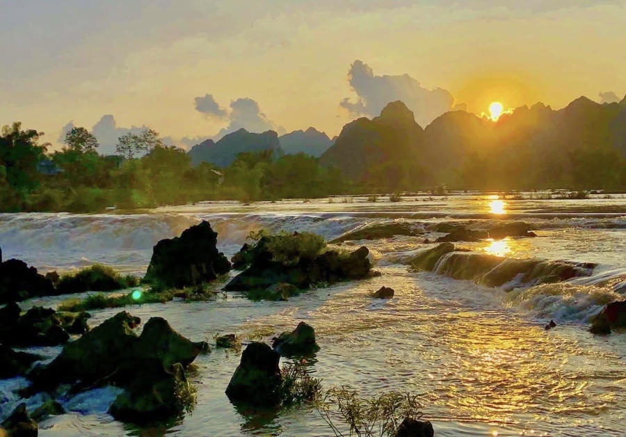 Dòng sông Quây Sơn hiền hòa lúc