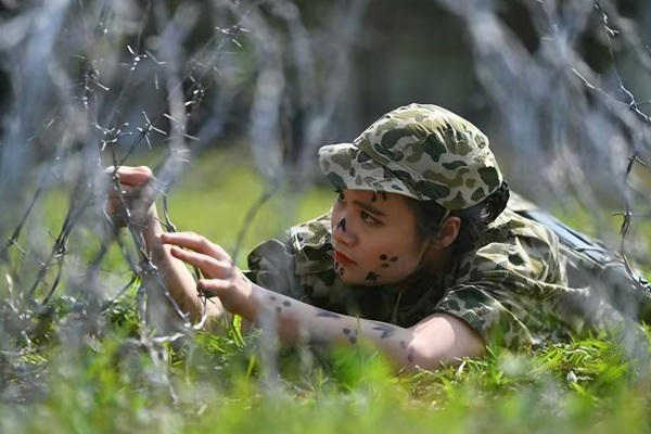 Quân nhân chuyên nghiệp Nguyễn Thị Thùy Dung trong giờ tập luyện.