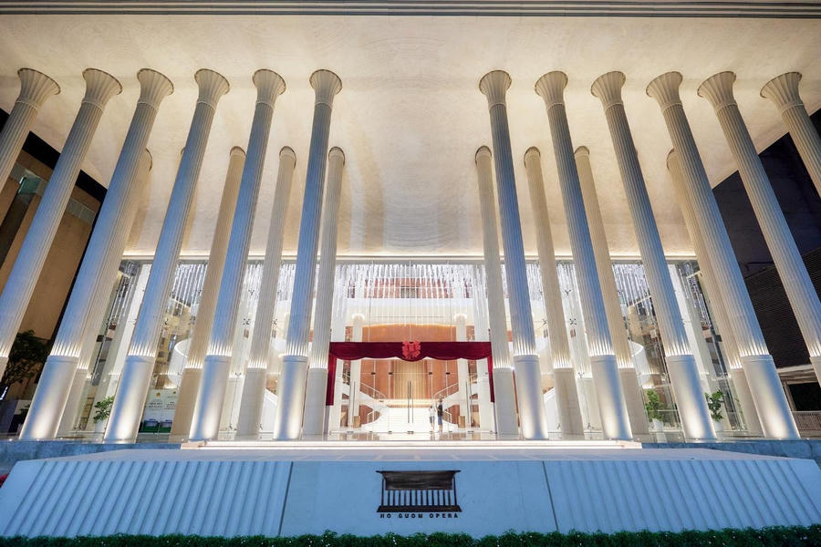 A large white building with columns

AI-generated content may be incorrect.