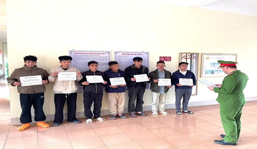 Cơ quan điều tra thi hành Lệnh bắt bị can để tạm giam đối với 7 đối tượng.