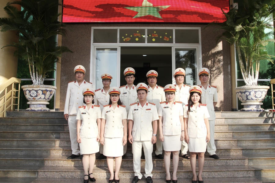 Tập thể lãnh đạo, cán bộ&nbsp;Phòng 1 – Viện KSND tỉnh Đồng Nai.