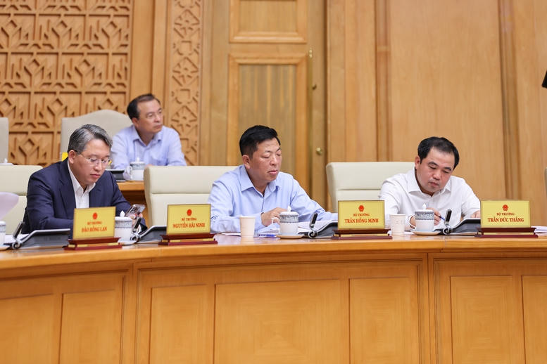 Thủ tướng: Kiên định mục tiêu tăng trưởng 2 con số; biến khó khăn, thách thức thành cơ hội tái cơ cấu nền kinh tế, nâng cao năng lực cạnh tranh- Ảnh 10. Thủ tướng: Kiên định mục tiêu tăng trưởng 2 con số; biến khó khăn, thách thức thành cơ hội tái cơ cấu nền kinh tế, nâng cao năng lực cạnh tranh- Ảnh 10.