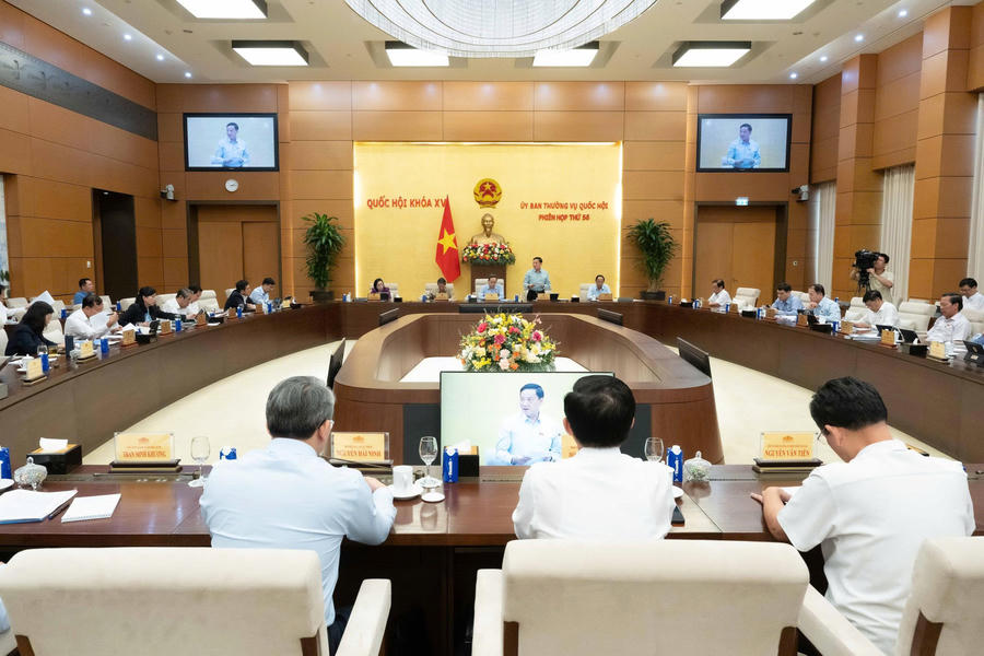 Quang cảnh Phiên họp thứ 56 của Ủy ban Thường vụ Quốc hội đã cho ý kiến và thông qua Nghị quyết về tổng rà soát hệ thống văn bản quy phạm pháp luật. (Ảnh: quochoi.vn)