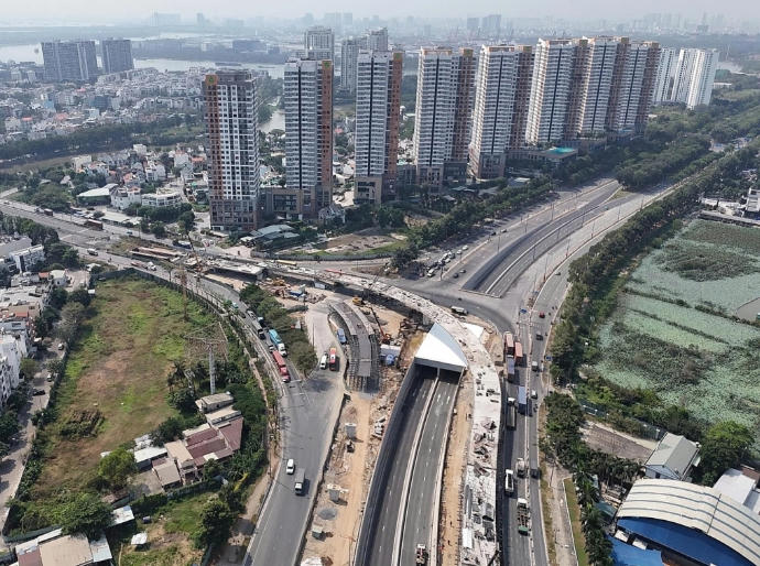 Công trường xây dựng nhánh cầu vượt N3 vào tháng 3/2026. Ảnh: Giang Anh