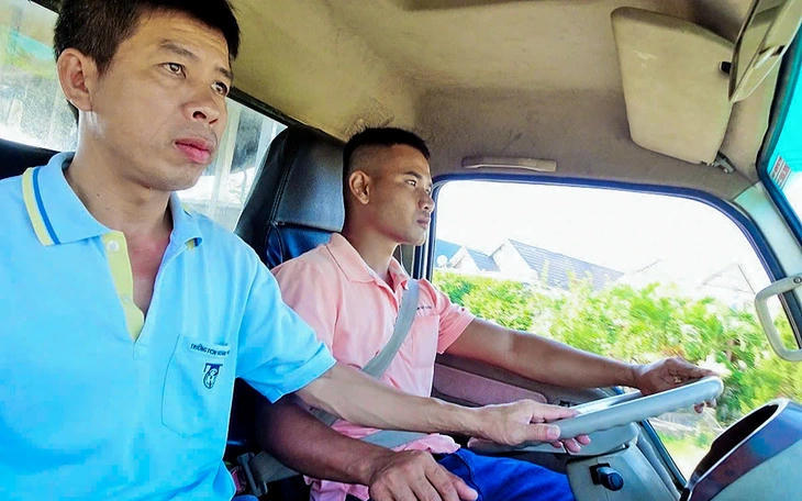 Giáo viên dạy lái xe phải đáp ứng loạt tiêu chuẩn mới về bằng cấp, chứng chỉ và kỹ năng giảng dạy theo quy định của Chính phủ. (Ảnh: Nhất Vương) Giáo viên dạy lái xe phải đáp ứng loạt tiêu chuẩn mới về bằng cấp, chứng chỉ và kỹ năng giảng dạy theo quy định của Chính phủ. (Ảnh: Nhất Vương)