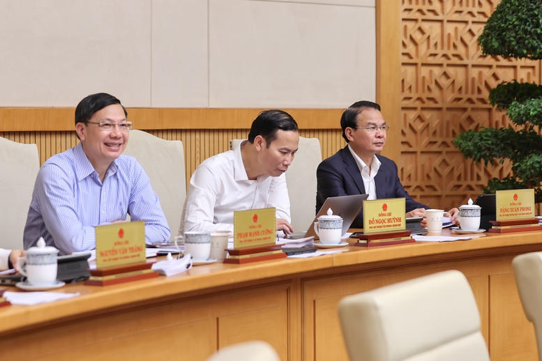 Thủ tướng: Kiên định mục tiêu tăng trưởng 2 con số; biến khó khăn, thách thức thành cơ hội tái cơ cấu nền kinh tế, nâng cao năng lực cạnh tranh- Ảnh 9. Thủ tướng: Kiên định mục tiêu tăng trưởng 2 con số; biến khó khăn, thách thức thành cơ hội tái cơ cấu nền kinh tế, nâng cao năng lực cạnh tranh- Ảnh 9.