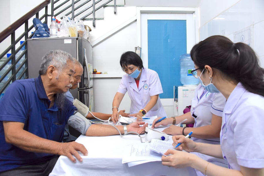 Người dân TP HCM được khám và tầm soát bệnh lý.