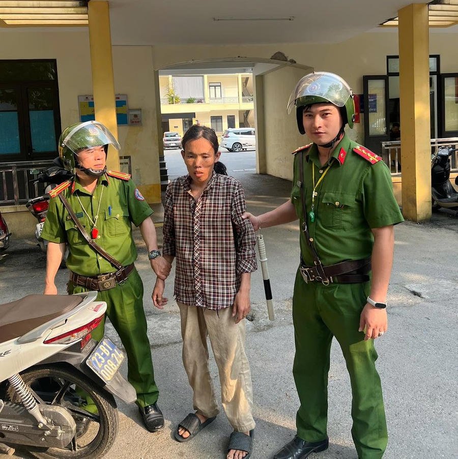 Đối tượng Tráng Văn Thảu tại cơ quan công an. (Ảnh: CA Phường Hà Giang 1).