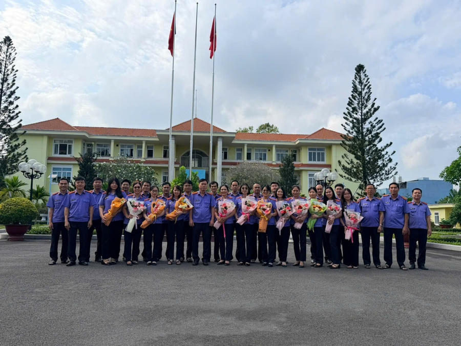 Tập thể lãnh đạo, cán bộ Viện KSND khu vực 3.