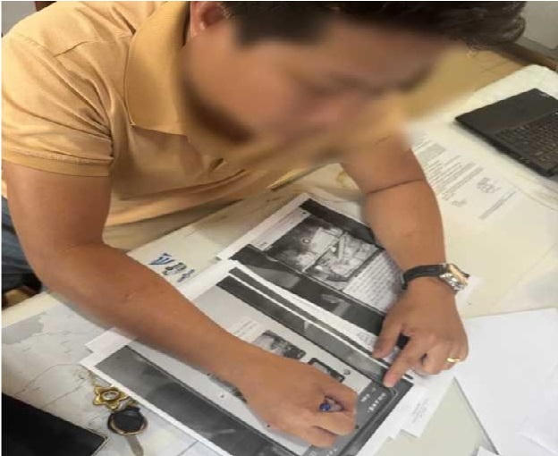 Ông B.T.G ký xác nhận các tài liệu tại cơ quan Công an.